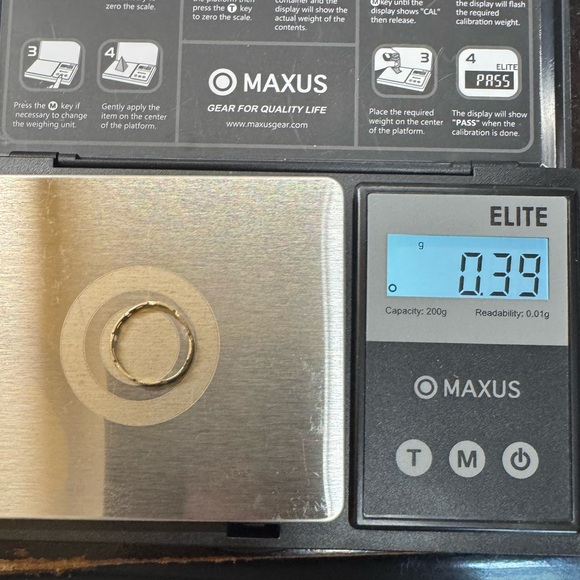 10k Gold Toe Ring - Picture 6 of 7